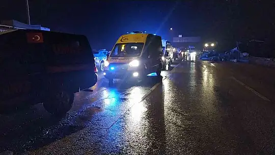 Tırla çarpışan yolcu otobüsü şarampole devrildi: 3'ü ağır 28 yaralı