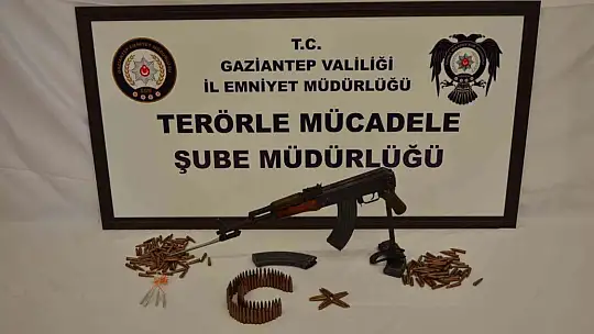 Toprağa gömülü silah ve bomba yapımında kullanılan malzemeler ele geçirildi