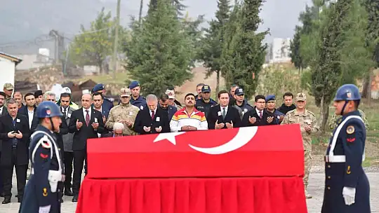 Trafik kazasında hayatını kaybeden askerin naaşı memleketine uğurlandı