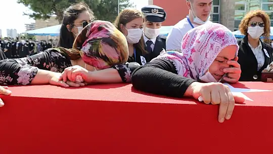 Trafik kazasında şehit düşen polis gözyaşları arasında uğurlandı