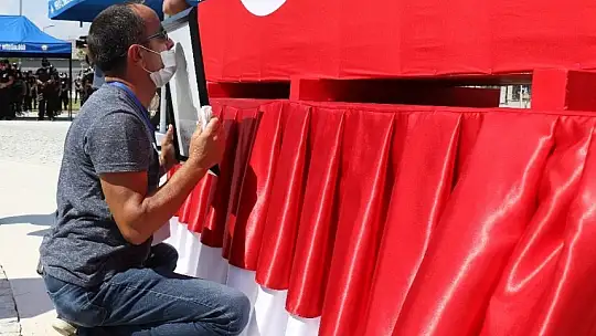 Trafik kazasında şehit düşen polis gözyaşları arasında uğurlandı