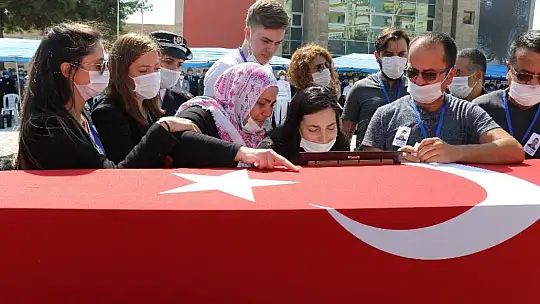 Trafik kazasında şehit düşen polis gözyaşları arasında uğurlandı