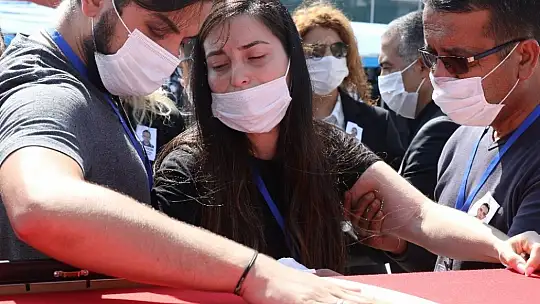 Trafik kazasında şehit düşen polis gözyaşları arasında uğurlandı