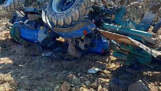 Traktör kazasında ağır yaralanan sürücü hayat savaşını kaybetti