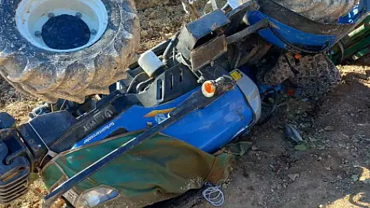 Traktör kazasında ağır yaralanan sürücü hayat savaşını kaybetti