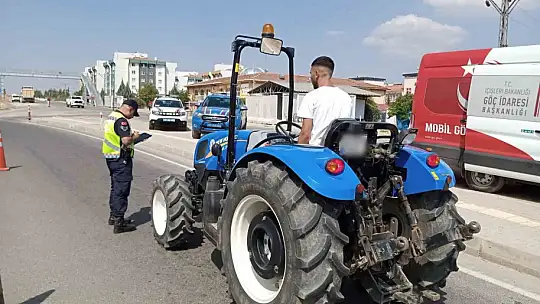Traktör sürücülerine Jandarmadan özel denetim