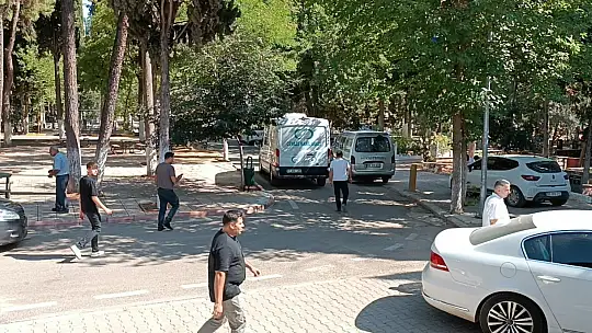 Traktörün çarptığı duvarın altında kalan dede ve torunu hayatını kaybetti