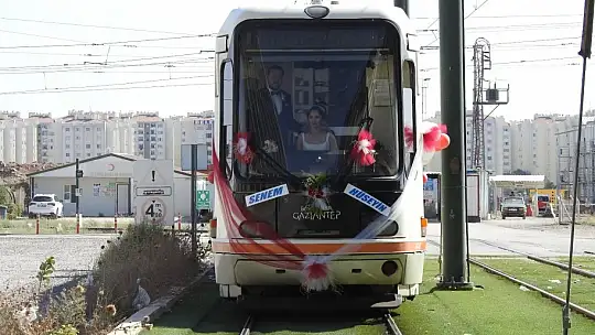 Tramvay, gelin aracı oldu