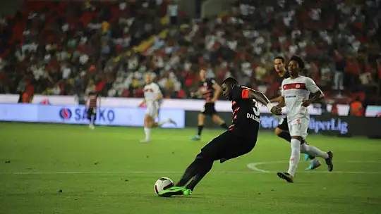 Trendyol Süper Lig: Gaziantep FK: 0 - Sivasspor: 1 (Maç devam ediyor)