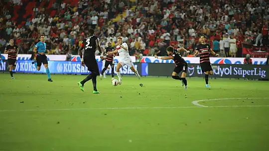 Trendyol Süper Lig: Gaziantep FK: 0 - Sivasspor: 1 (Maç devam ediyor)