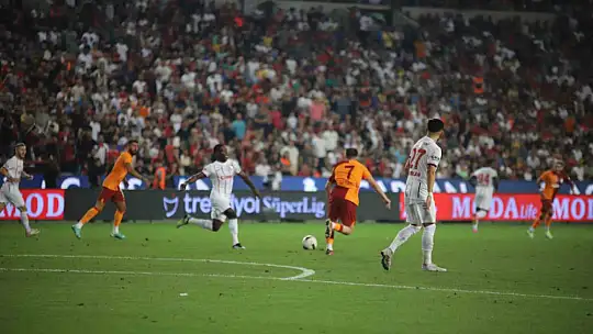 Trendyol Süper Lig: Gaziantep FK: 0 - Galatasaray: 1 (İlk Yarı)