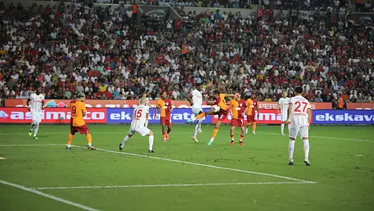 Trendyol Süper Lig: Gaziantep FK: 0 - Galatasaray: 1 (İlk Yarı)