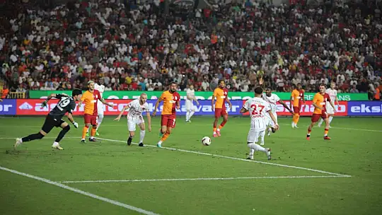 Trendyol Süper Lig: Gaziantep FK: 0 - Galatasaray: 1 (İlk Yarı)