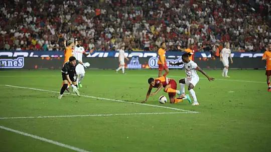 Trendyol Süper Lig: Gaziantep FK: 0 - Galatasaray: 1 (İlk Yarı)
