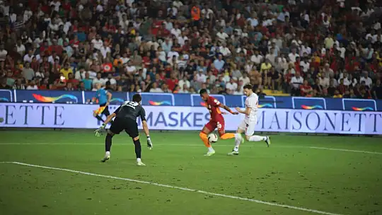 Trendyol Süper Lig: Gaziantep FK: 0 - Galatasaray: 1 (İlk Yarı)
