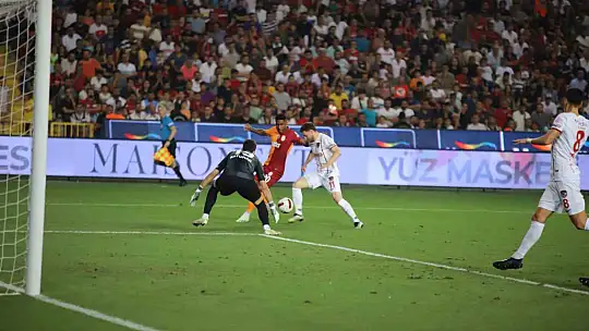 Trendyol Süper Lig: Gaziantep FK: 0 - Galatasaray: 1 (İlk Yarı)