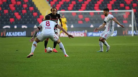 Trendyol Süper Lig: Gaziantep FK: 0 - Antalyaspor: 0 (İlk yarı)