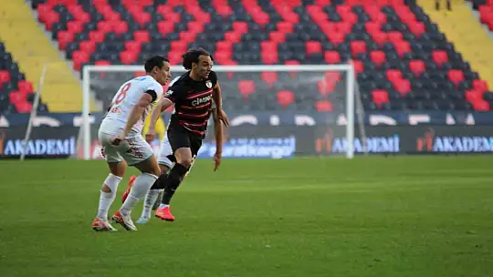 Trendyol Süper Lig: Gaziantep FK: 0 - Antalyaspor: 0 (İlk yarı)
