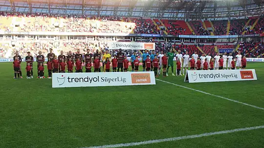 Trendyol Süper Lig: Gaziantep FK: 0 - Antalyaspor: 0 (İlk yarı)