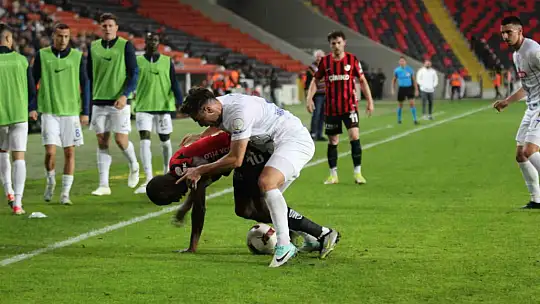 Trendyol Süper Lig: Gaziantep FK: 1 - Ç.Rizespor: 0 (İlk yarı)