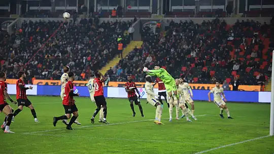 Trendyol Süper Lig: Gaziantep FK: 0 - Ankaragücü: 1 (İlk yarı)