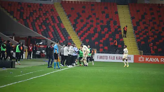 Trendyol Süper Lig: Gaziantep FK: 0 - Ankaragücü: 1 (İlk yarı)