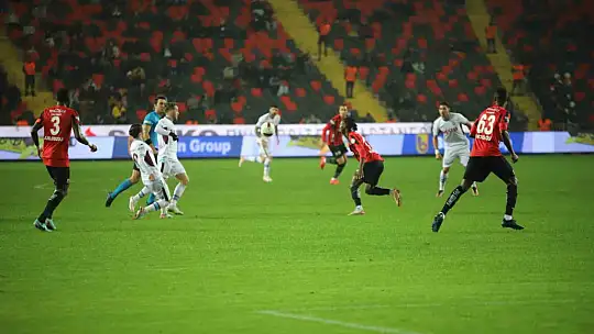 Trendyol Süper Lig: Gaziantep FK: 0 - Trabzonspor: 0 (İlk yarı)