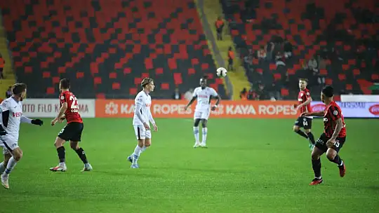 Trendyol Süper Lig: Gaziantep FK: 0 - Trabzonspor: 0 (İlk yarı)