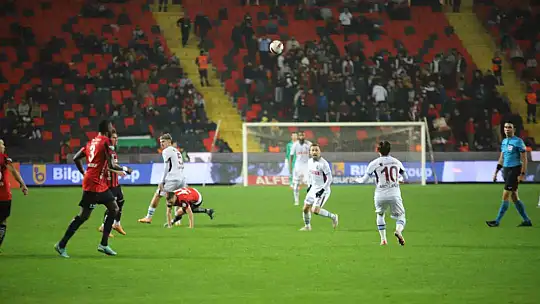 Trendyol Süper Lig: Gaziantep FK: 0 - Trabzonspor: 0 (İlk yarı)