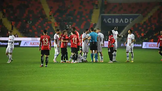 Trendyol Süper Lig: Gaziantep FK: 0 - Trabzonspor: 0 (İlk yarı)