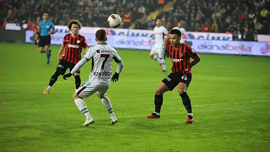 Trendyol Süper Lig: Gaziantep FK: 0 - Trabzonspor: 0 (İlk yarı)