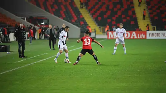 Trendyol Süper Lig: Gaziantep FK: 0 - Trabzonspor: 0 (İlk yarı)