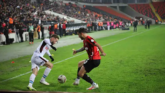 Trendyol Süper Lig: Gaziantep FK: 0 - Trabzonspor: 0 (İlk yarı)
