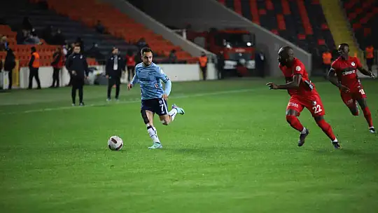 Trendyol Süper Lig: Gaziantep FK: 1 - Adana Demirspor: 0 (Maç devam ediyor)