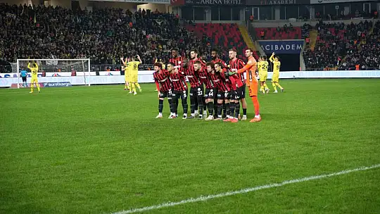 Trendyol Süper Lig: Gaziantep FK: 0 - Fenerbahçe: 0 (Maç devam ediyor)