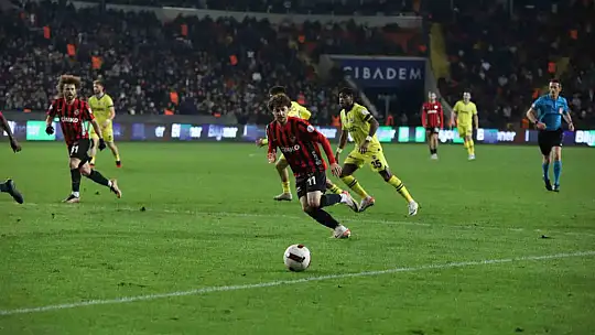 Trendyol Süper Lig: Gaziantep FK: 0 - Fenerbahçe: 0 (İlk yarı)