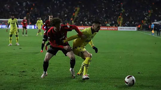 Trendyol Süper Lig: Gaziantep FK: 0 - Fenerbahçe: 0 (İlk yarı)