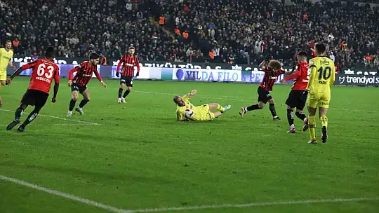 Trendyol Süper Lig: Gaziantep FK: 0 - Fenerbahçe: 0 (İlk yarı)