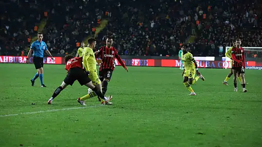 Trendyol Süper Lig: Gaziantep FK: 0 - Fenerbahçe: 0 (İlk yarı)