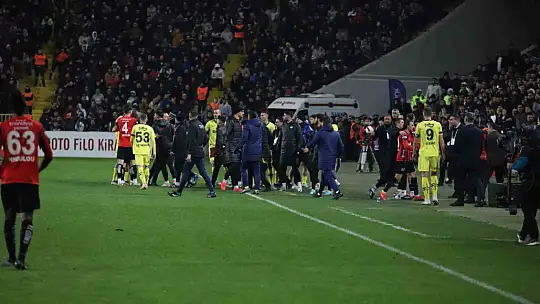 Trendyol Süper Lig: Gaziantep FK: 0 - Fenerbahçe: 0 (İlk yarı)