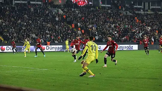 Trendyol Süper Lig: Gaziantep FK: 0 - Fenerbahçe: 0 (İlk yarı)