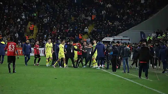 Trendyol Süper Lig: Gaziantep FK: 0 - Fenerbahçe: 0 (İlk yarı)