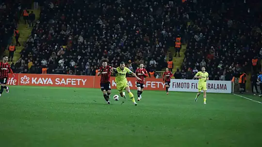 Trendyol Süper Lig: Gaziantep FK: 0 - Fenerbahçe: 0 (İlk yarı)