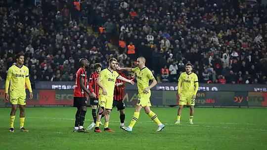 Trendyol Süper Lig: Gaziantep FK: 0 - Fenerbahçe: 0 (İlk yarı)