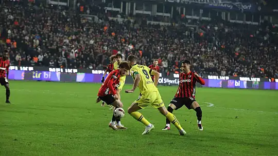 Trendyol Süper Lig: Gaziantep FK: 0 - Fenerbahçe: 0 (İlk yarı)
