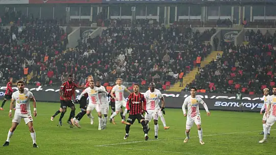 Trendyol Süper Lig: Gaziantep FK: 0 - Kayserispor: 1 (Maç devam ediyor)