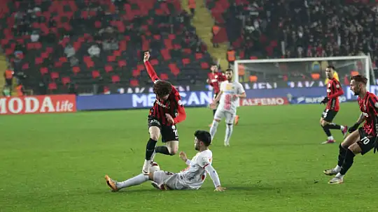 Trendyol Süper Lig: Gaziantep FK: 0 - Kayserispor: 1 (Maç devam ediyor)