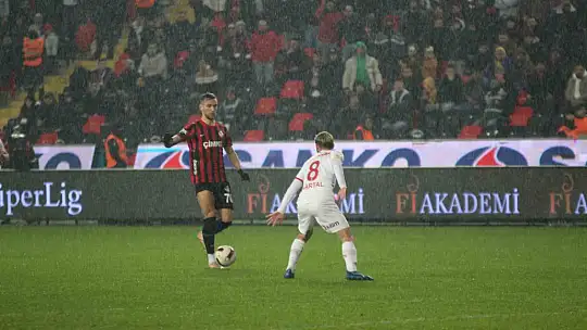 Trendyol Süper Lig: Gaziantep FK: 0 - Kayserispor: 1 (İlk yarı)
