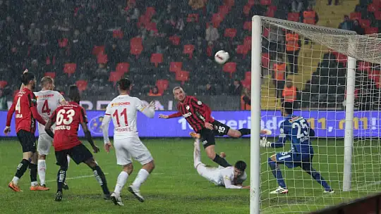 Trendyol Süper Lig: Gaziantep FK: 0 - Kayserispor: 1 (İlk yarı)