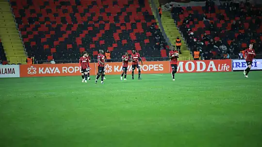 Trendyol Süper Lig: Gaziantep FK: 1 - Beşiktaş: 0 (Maç devam ediyor)